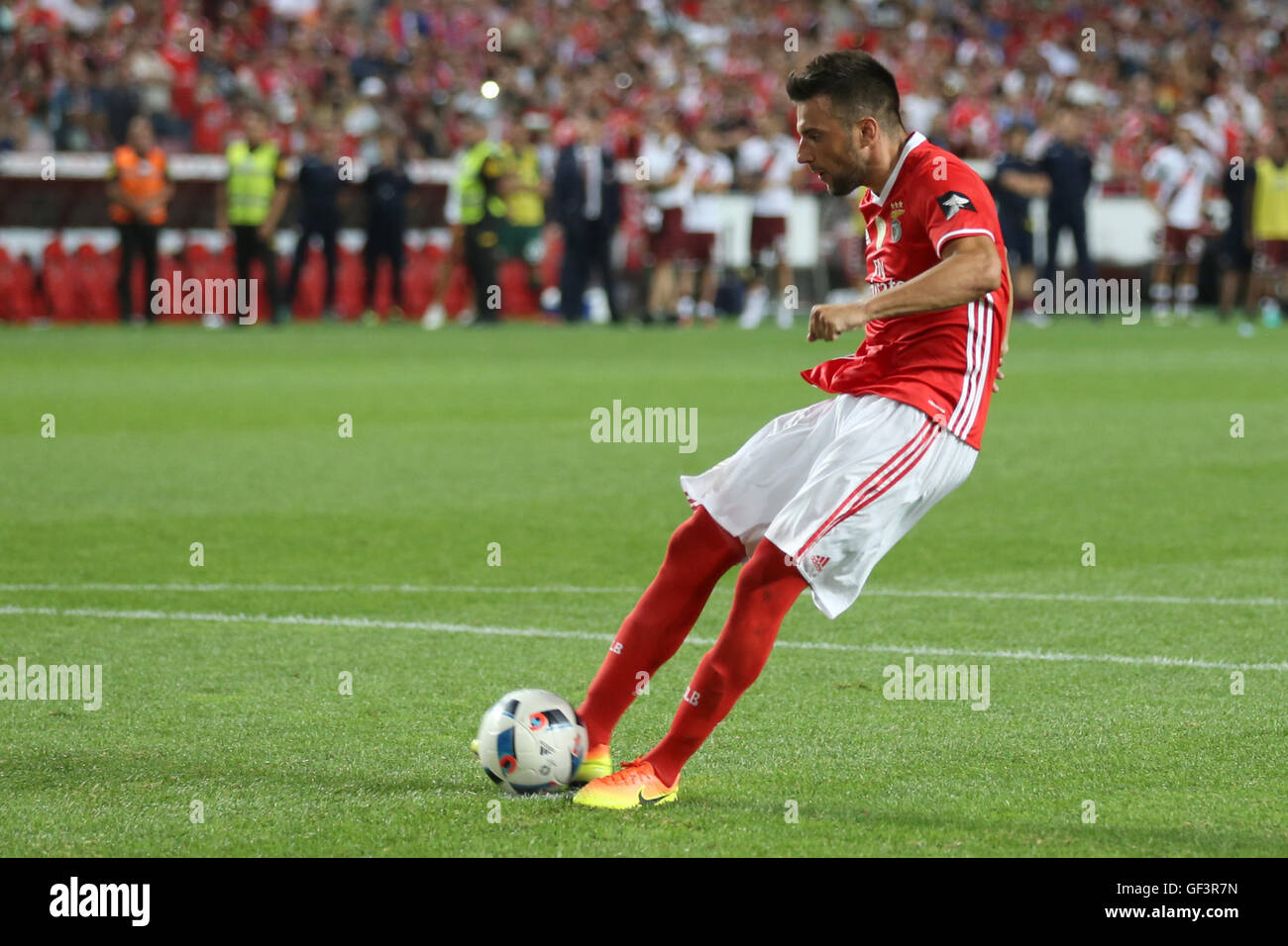 Lisbon, Portugal. 27th July, 2016. SL Benfica's midfielder from Greece Andreas Samaris takes the eighth penalty Credit:  Alexandre Sousa/Alamy Live News Stock Photo