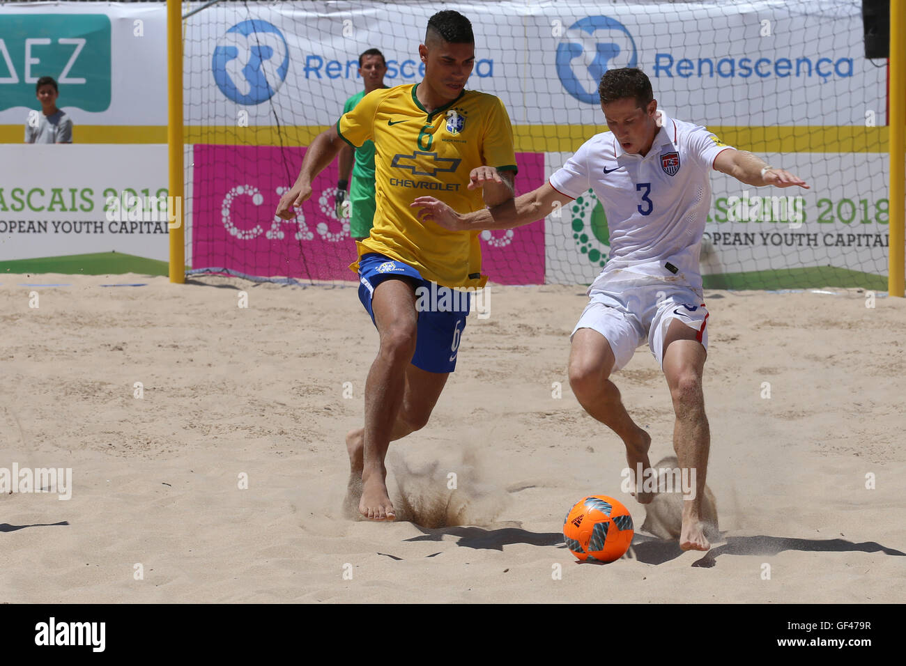 Cascais, Portugal. 29th July, 2016. United States forward Feld (3) and Brazil's forward Lucao (6) fighting for the ball Credit:  Alexandre de Sousa/Alamy Live News Stock Photo