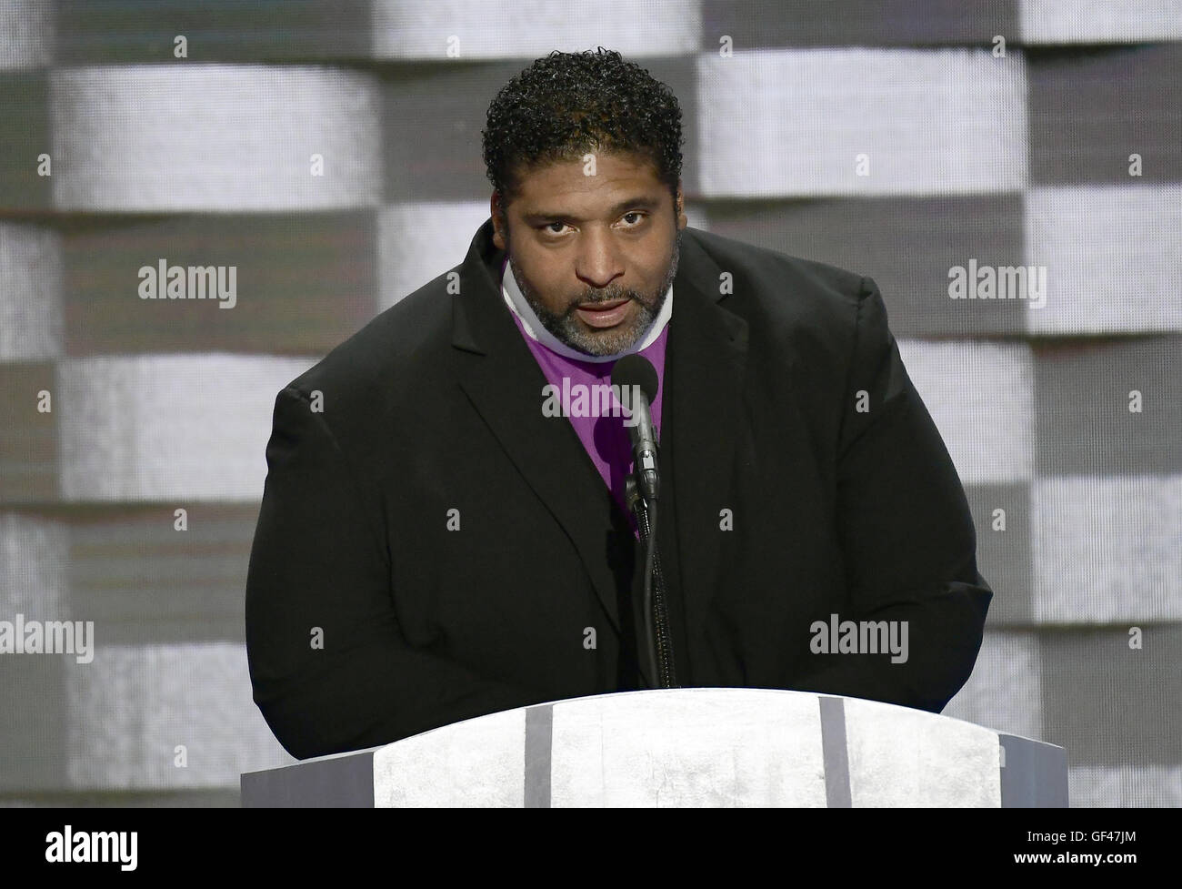 Philadelphia, Pennsylvania, USA. 28th July, 2016. Reverend Doctor William Barber II of North Carolina makes remarks during the fourth session of the 2016 Democratic National Convention at the Wells Fargo Center in Philadelphia, Pennsylvania on Thursday, July 28, 2016.Credit: Ron Sachs/CNP. © Ron Sachs/CNP/ZUMA Wire/Alamy Live News Stock Photo