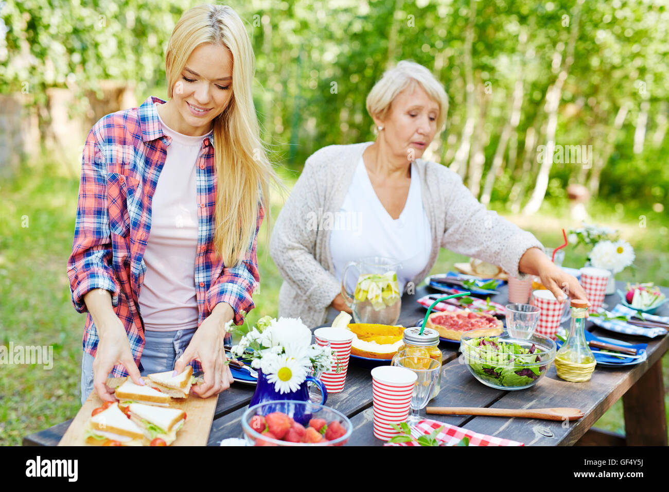 Adult table table hi-res stock photography and images - Alamy