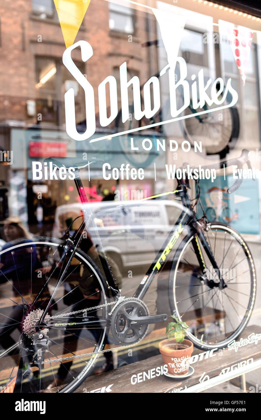 Shopwindow of a cycle shop in london Stock Photo Alamy
