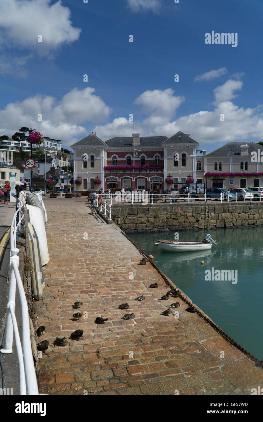 Reorganiseren ader ticket The pictursque view of St.Aubins Harbour at High Tide,Jersey,Channel  Islands Stock Photo - Alamy