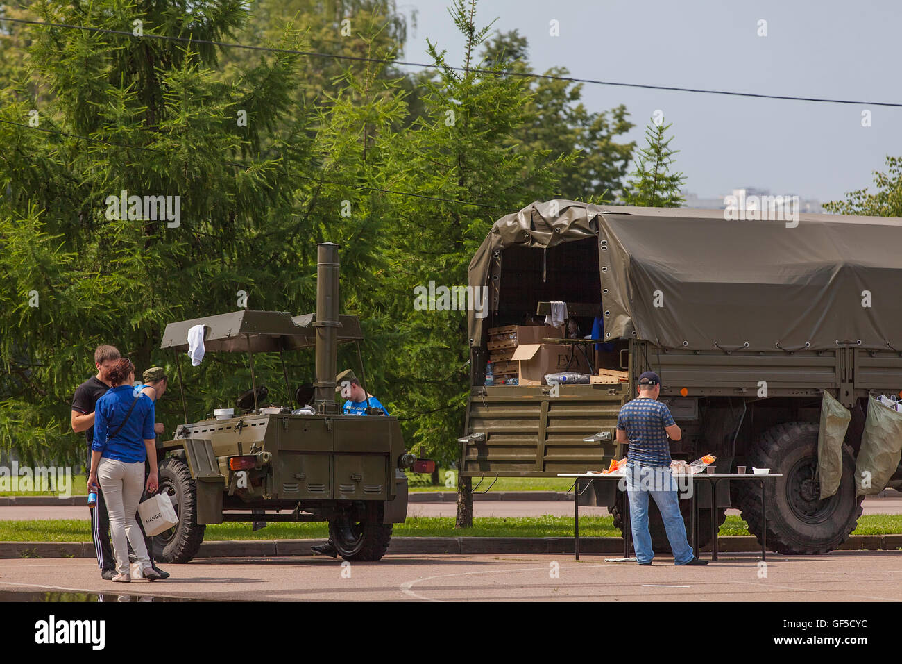 Army field kitchen hires stock photography and images Alamy