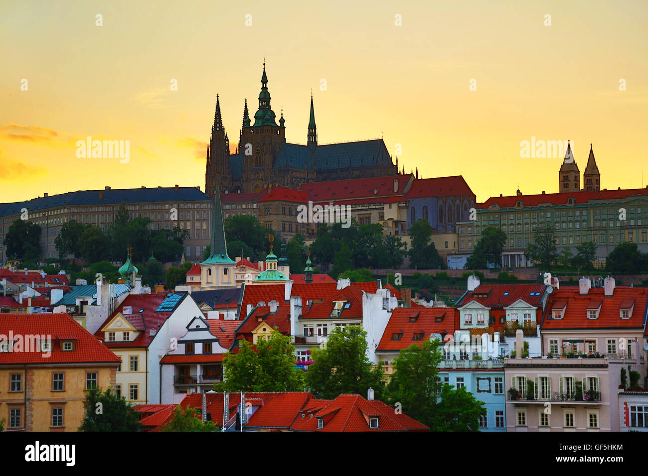 Silhouette of Prague Castle and St Vitus Cathedral at sunset in Prague, Czech Republic Stock Photo
