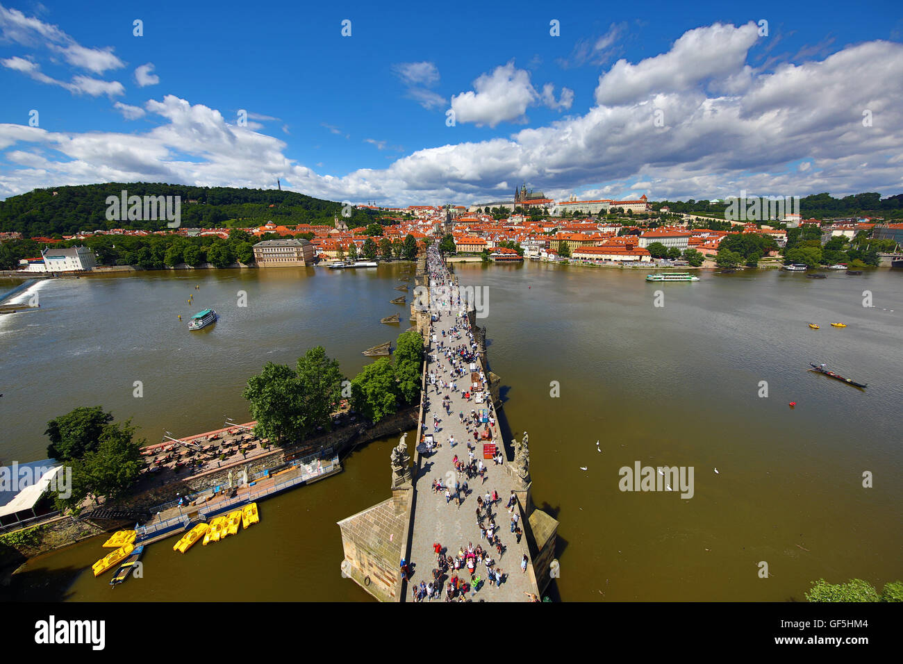 St. Vitus Cathedral and Prague Castle skyline with the Charles Bridge over the Vltava River in Prague, Czech Republic Stock Photo