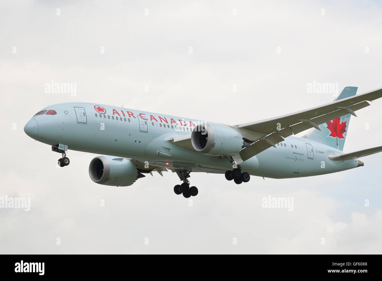 Air Canada Boeing 787-8 C-GHPT landing at London Heathrow Airport