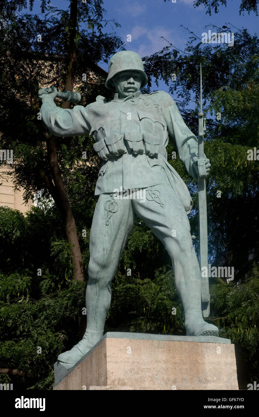 Soldier sculpture atop 1741-1918 monument on Baross utca Stock Photo