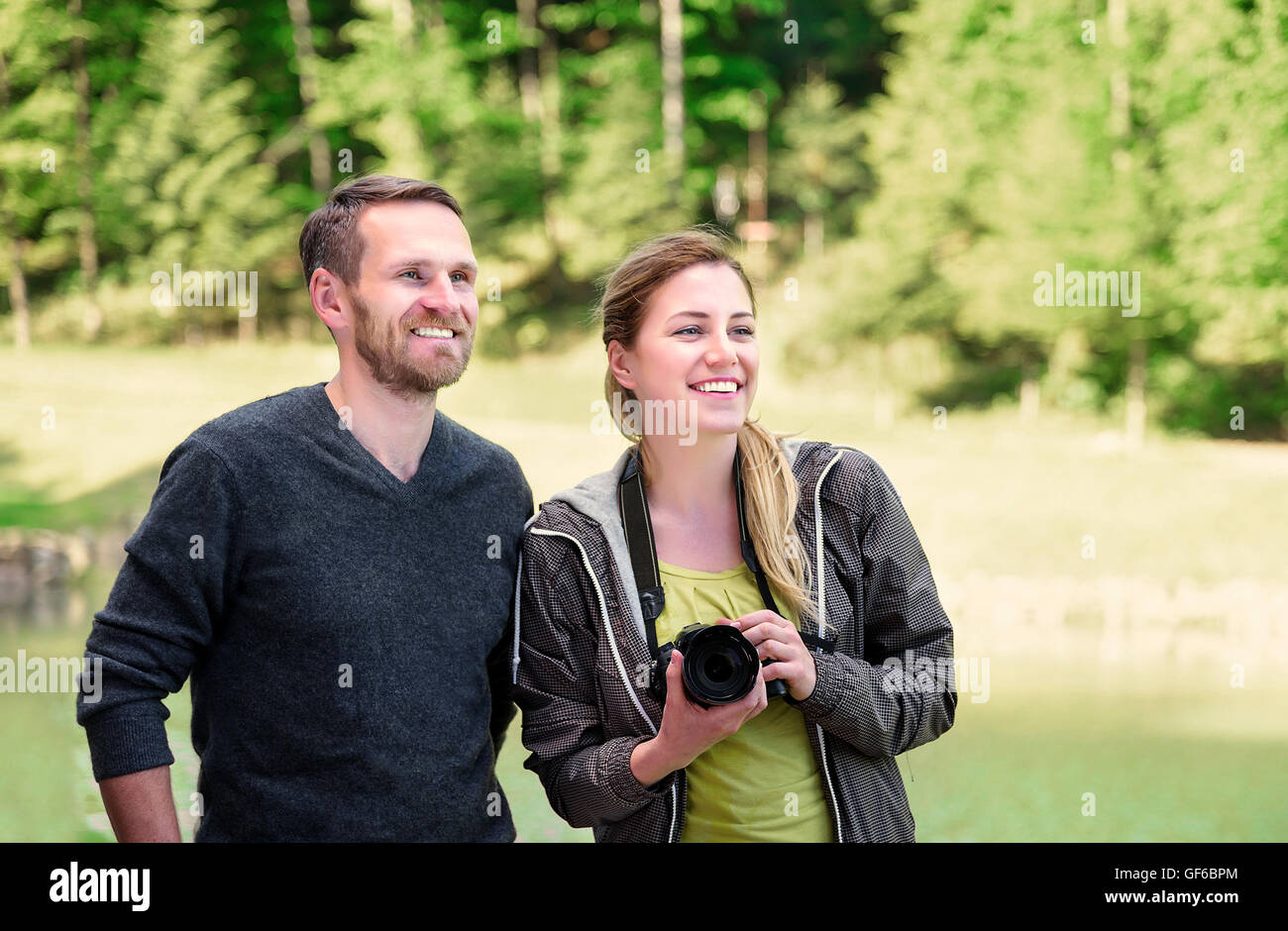 Happy couple tourists map hi-res stock photography and images - Alamy