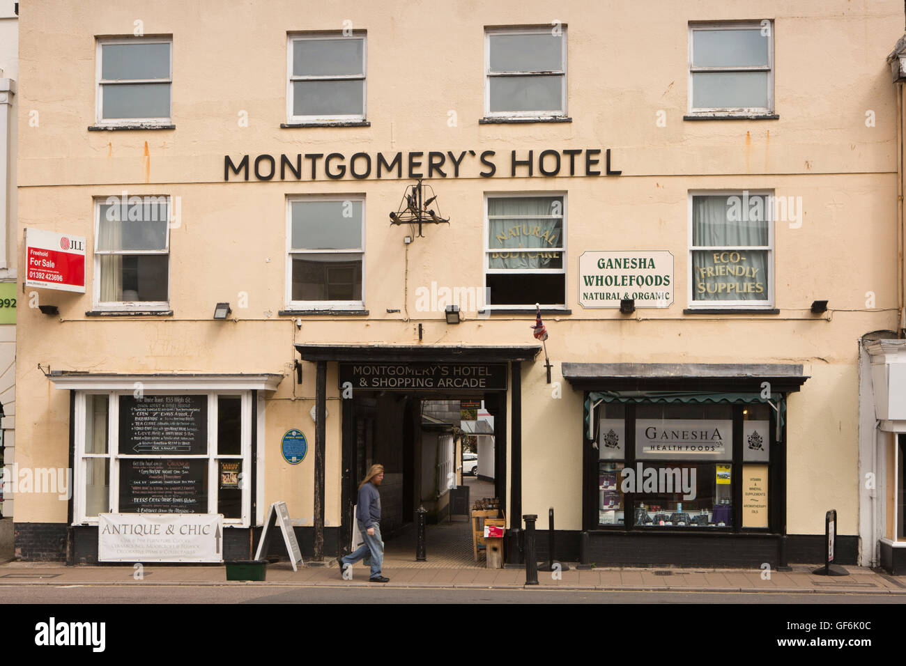 UK, England, Devon, Honiton, High Street, Montgomery’s Hotel, formerly Dolphin Inn, historic building up for sale Stock Photo