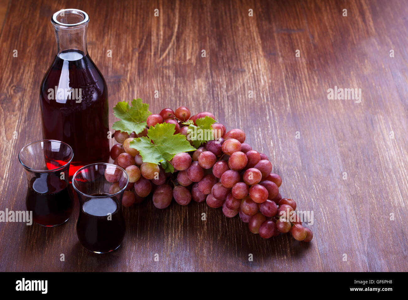 Download Grape Juice Bottle High Resolution Stock Photography And Images Alamy Yellowimages Mockups