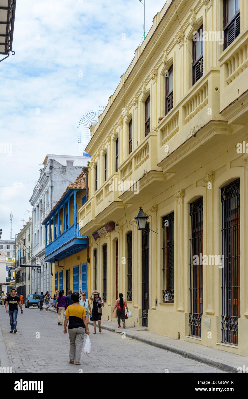 Street scene in Old Havana (La Habana Vieja), Cuba Stock Photo