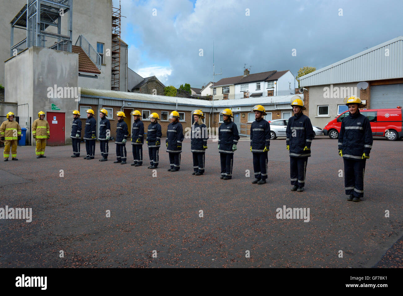 Teenagers from Prince's Trust Northern Ireland in work experience with Northern Ireland Fire and Rescue Service. Stock Photo