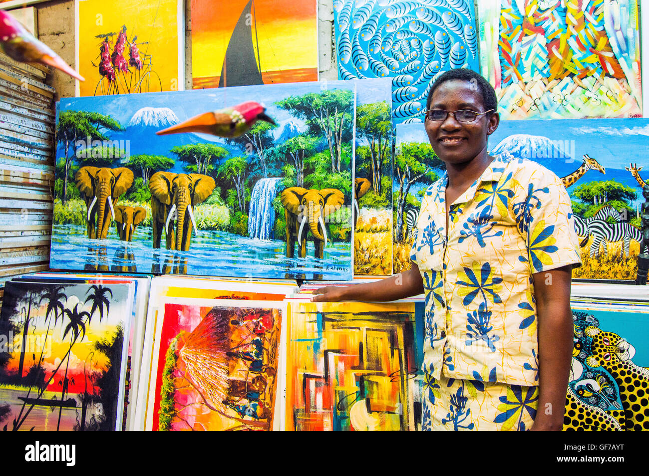 Tingatinga paintings hi-res stock photography and images - Alamy