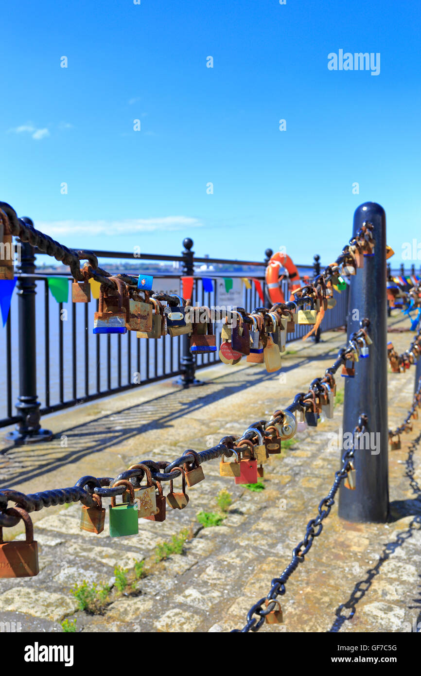 Love locks albert dock liverpool hi-res stock photography and images - Alamy