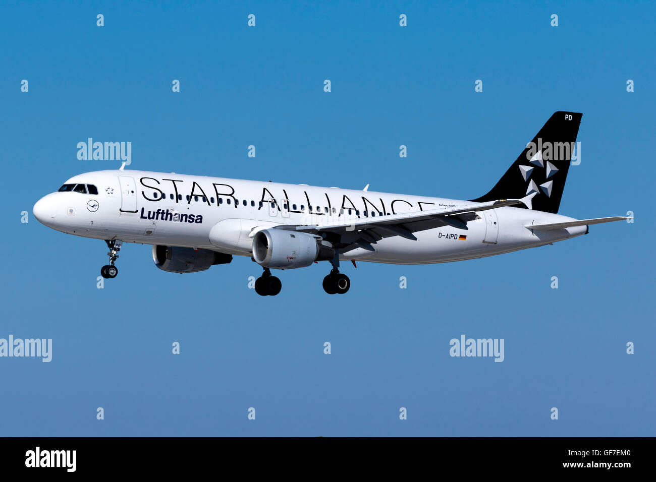 Lufthansa airbus a320 211 hi-res stock photography and images - Alamy