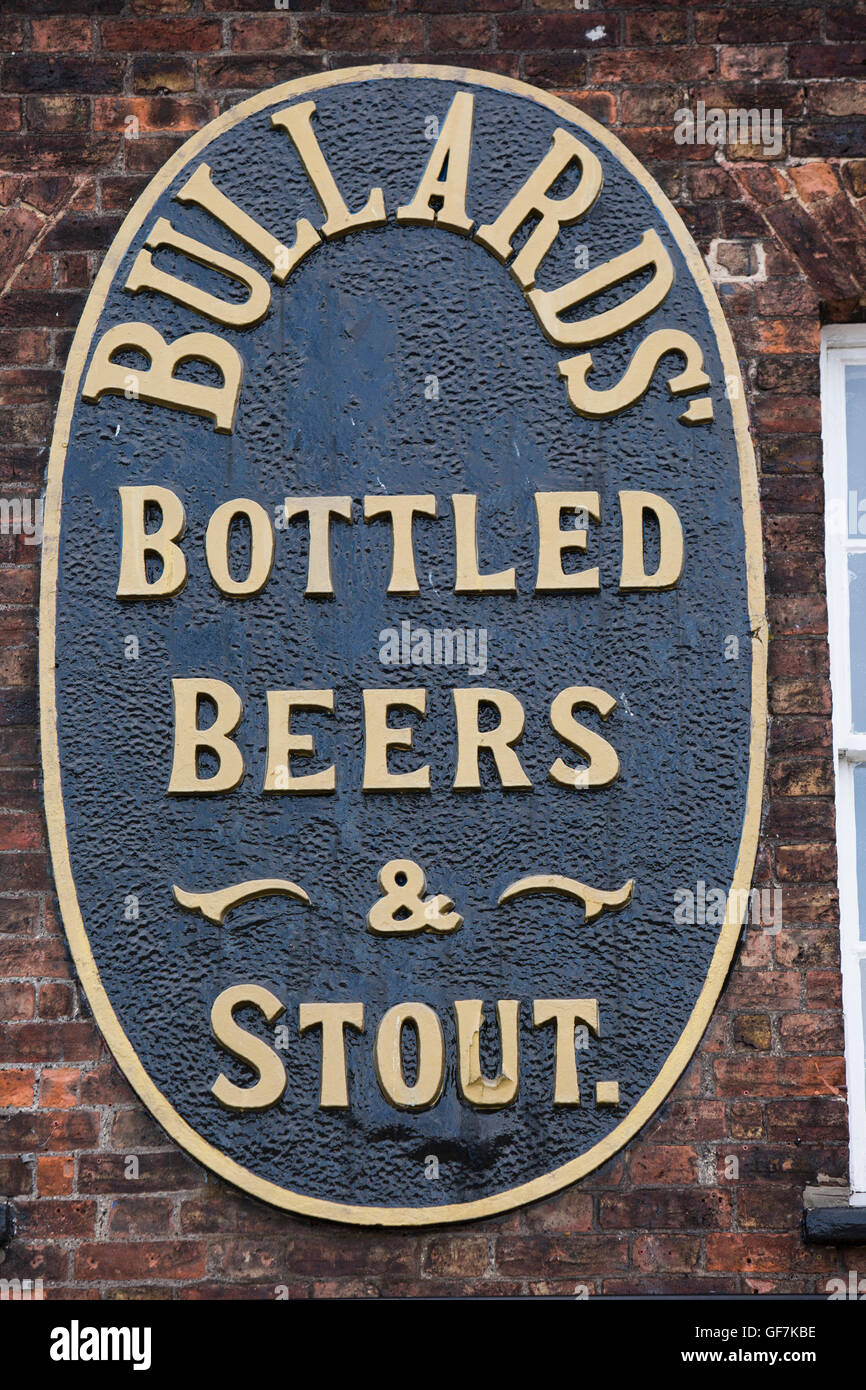 UK, England, Norfolk, King’s Lynn, Tuesday Market Place, Maid’s Head pub, old Bullards brewery bottled beers and stout sign Stock Photo