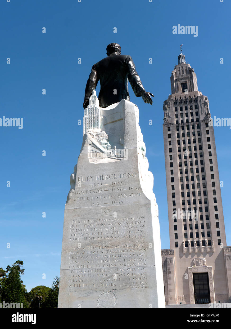 Statue of Governor Huey Long at the Louisiana State Capital, Building