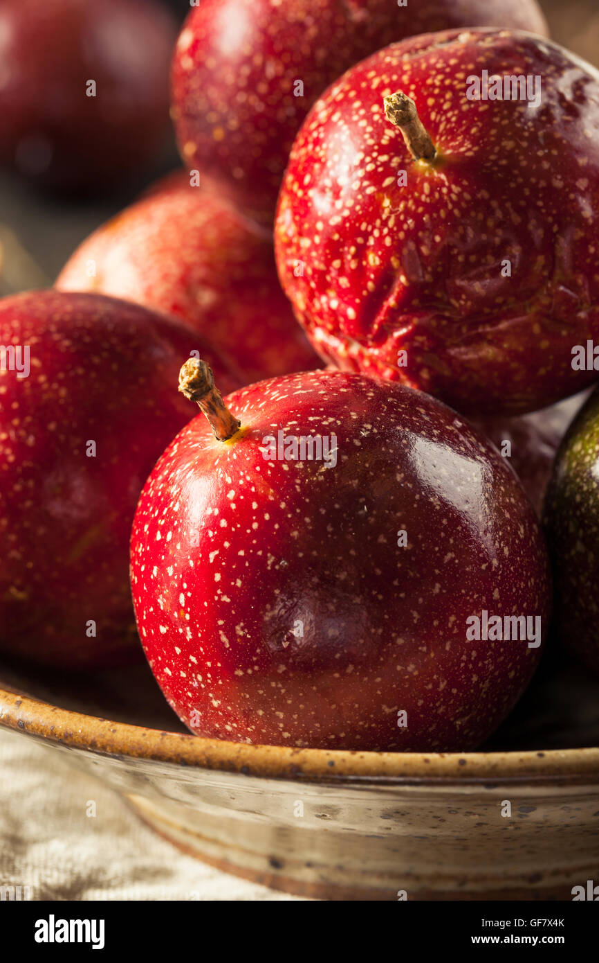 Fresh Raw Organic Passion Fruit Ready to Eat Stock Photo Alamy