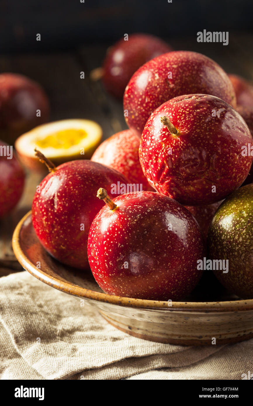Fresh Raw Organic Passion Fruit Ready to Eat Stock Photo Alamy