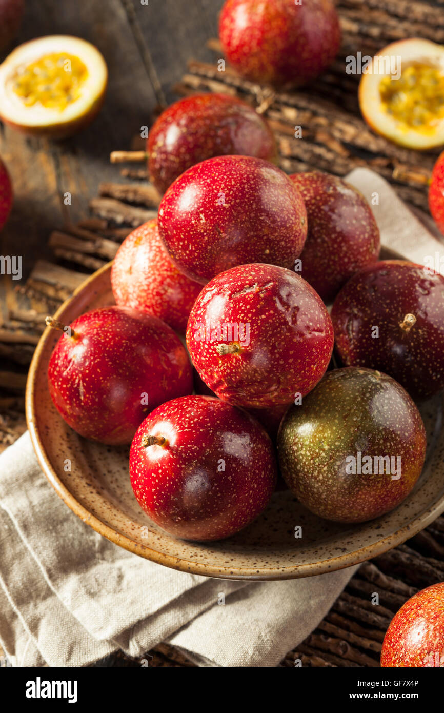 Fresh Raw Organic Passion Fruit Ready to Eat Stock Photo Alamy