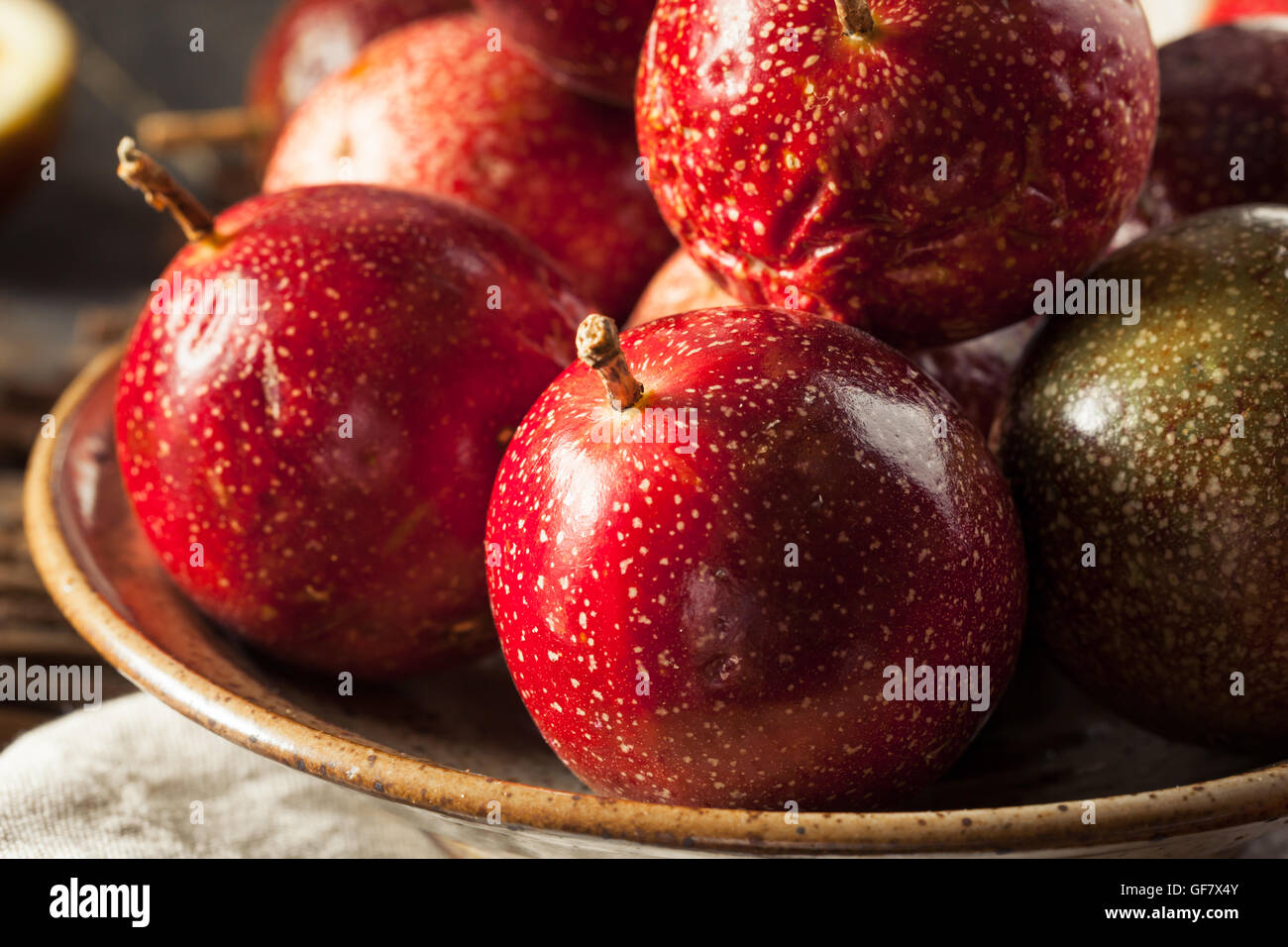 Fresh Raw Organic Passion Fruit Ready to Eat Stock Photo Alamy