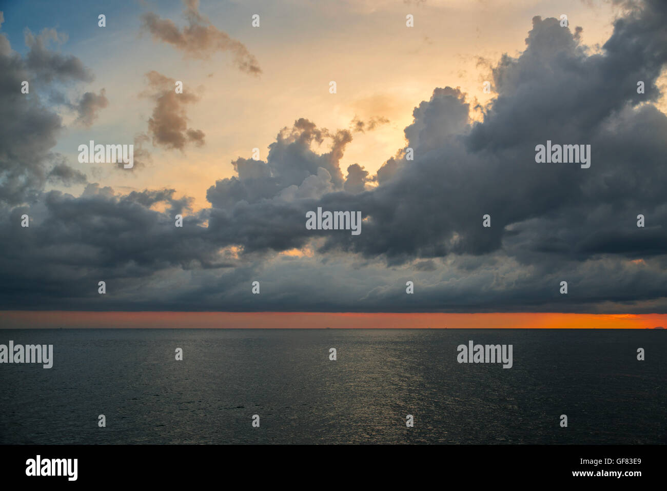 Black sea cloudy sky hi-res stock photography and images - Alamy