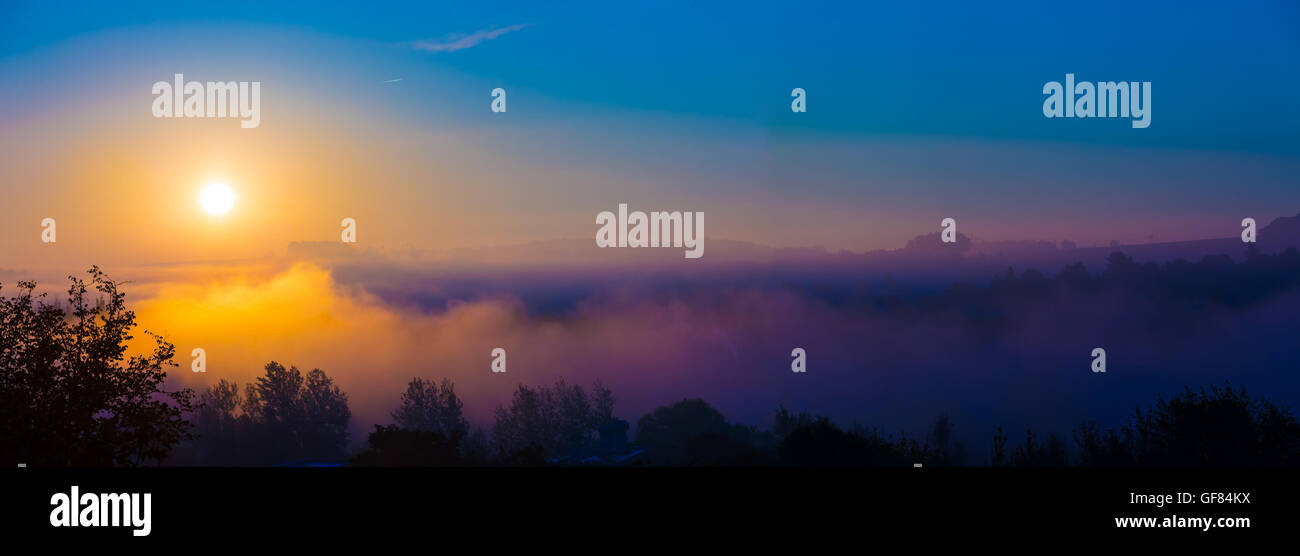 Fog fields hi-res stock photography and images - Alamy