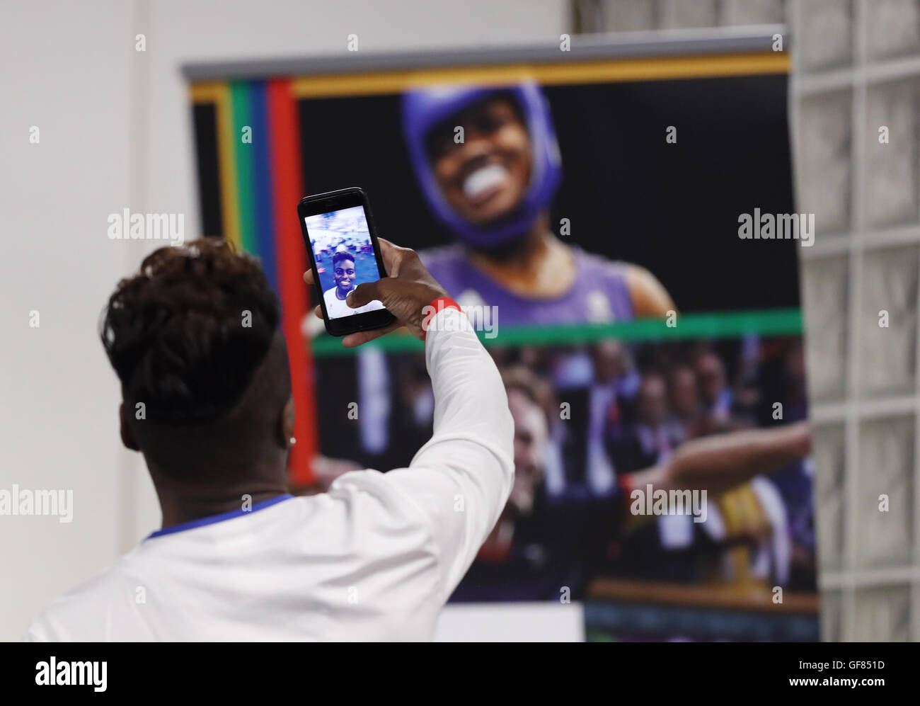 Nicola Adams takes a picture on her phone at the team training camp in Belo Horizonte, Brazil. PRESS ASSOCIATION Photo. Picture date: Friday July 29, 2016. Photo credit should read: Owen Humphreys/PA Wire. Stock Photo