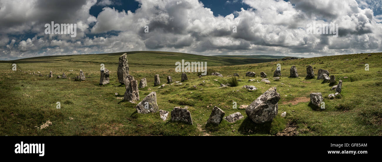 Down Tor Late Neolithic/Early Bronze Age Cairn Circle and Stone Row on Dartmoor, Devon, UK Stock Photo