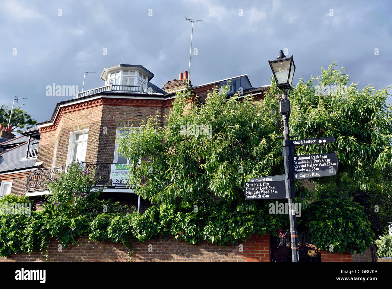 House Richmond Riverside with direction signs on traditional Victorian lamppost, Surrey England Britain UK Stock Photo