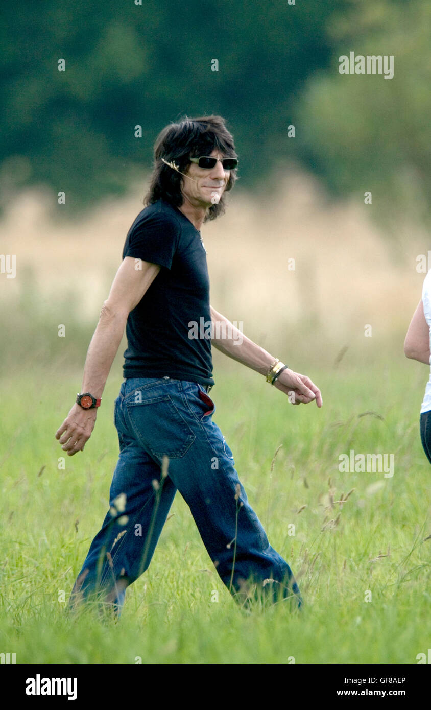 Guitarist ronnie wood hires stock photography and images Alamy