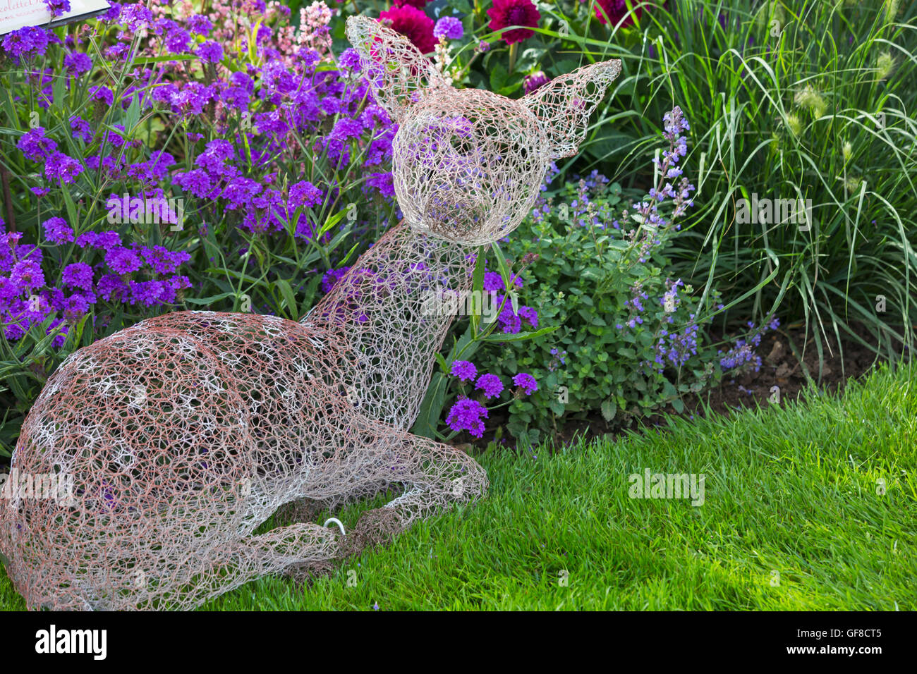 Deer wire sculpture hires stock photography and images Alamy