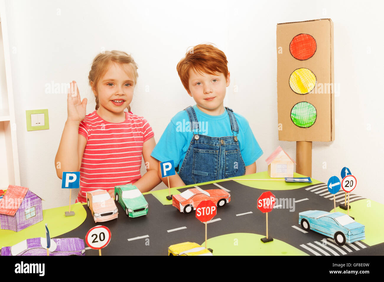 Художественный кружок. Турничок babygo. Дети учат пдд. Игрушки для детей раннего возраста. Тимокко амалтея.