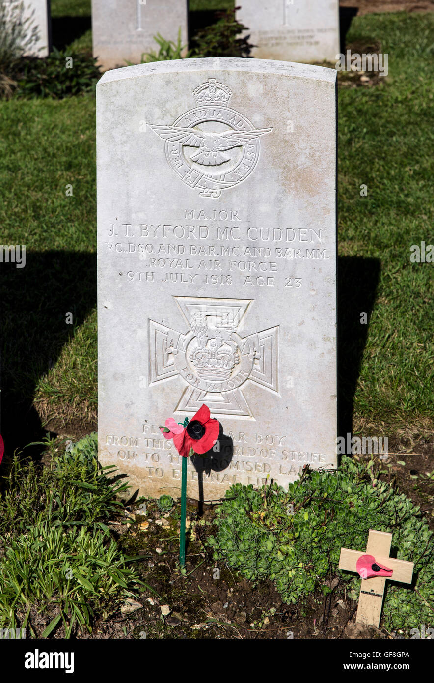 The grave of Thomas Byford McCudden VC, DSO & Bar, MC & Bar, MM in Wavans CWGC France Stock Photo