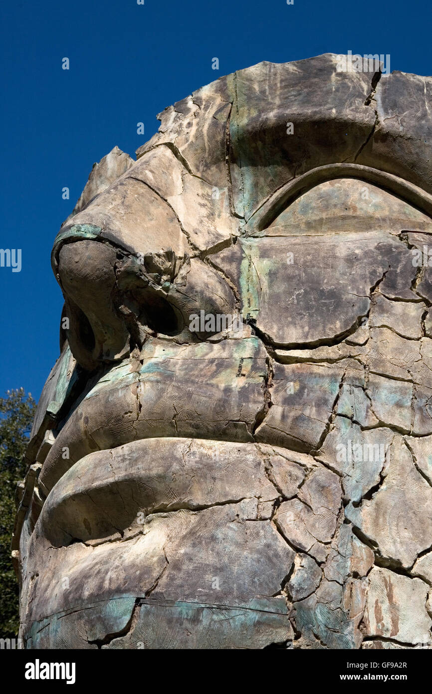 Detail of Igor Mitoraj’s “Tyndareus Cracked” (1998): modern sculpture in the Giardini di Boboli, Florence, Tuscany, Italy Stock Photo