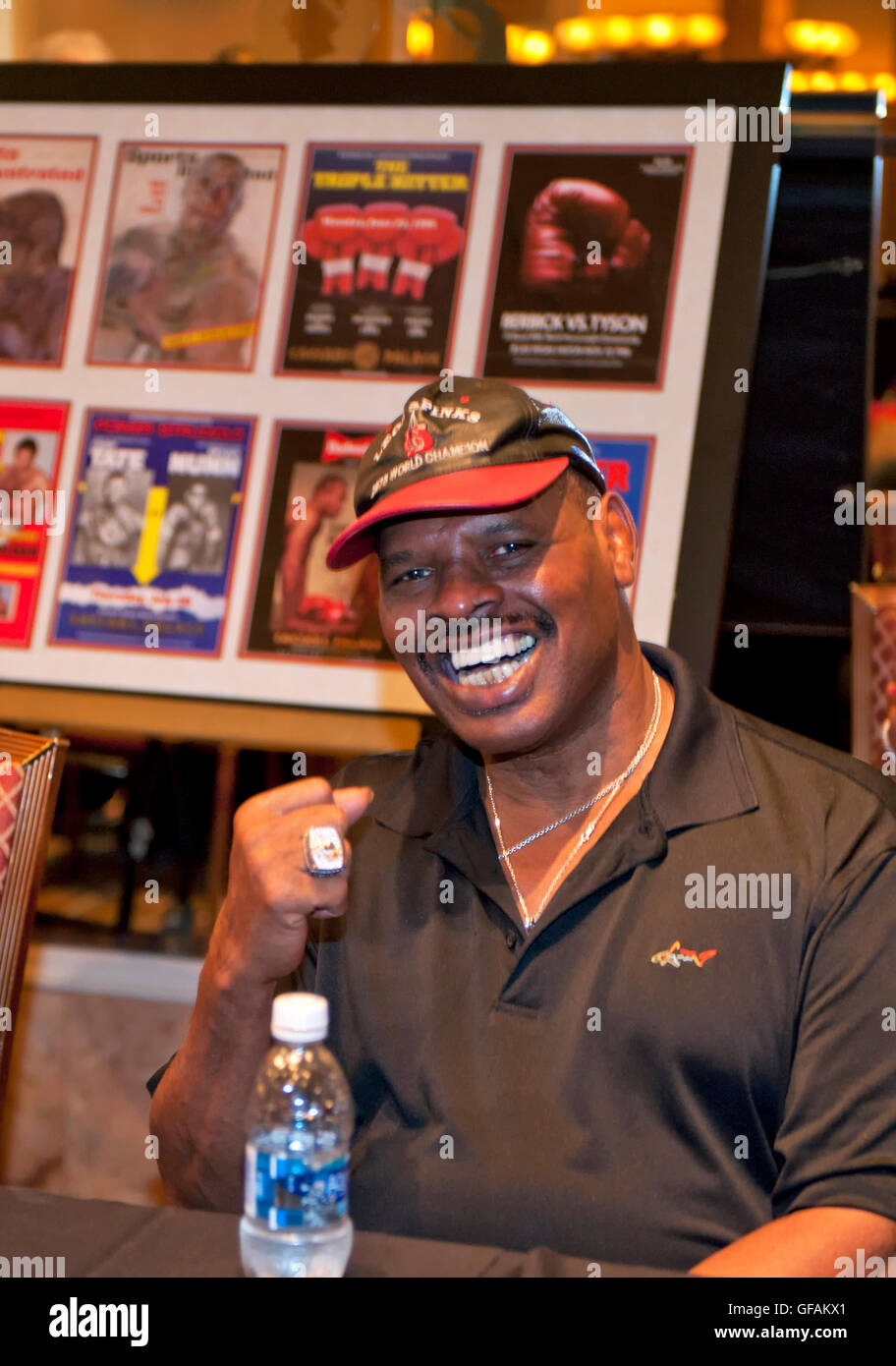 29, July 2016, Las Vegas, Nevada, The NVBHOF held a Meet and Greet the day before the induction ceremony at Caesars Palace where fans could get pictures and autographs with their favorite boxers. Leon Spinks 2-Time Heavyweight World Champion Stock Photo