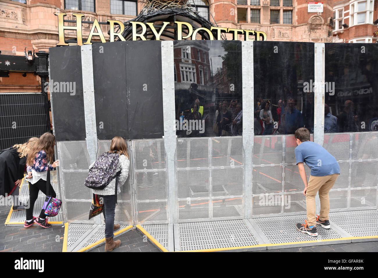 Charing Cross Road London Uk 30th July 2016 Harry