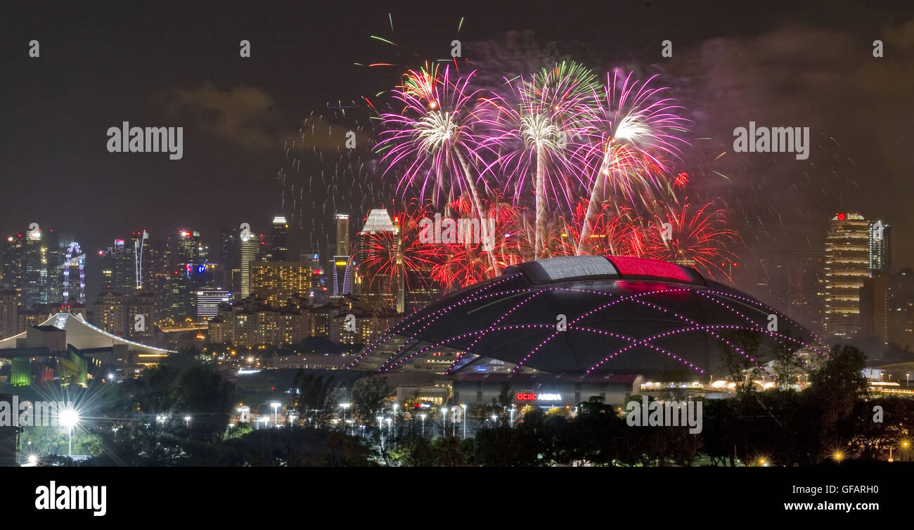 Singapore. 30th July, 2016. Fireworks light up the sky during the preview of Singapore's National Day Parade held at Singapore National Stadium, July 30, 2016. Singapore will celebrate the 51st anniversary of its independence on Aug. 9. Credit:  Then Chih Wey/Xinhua/Alamy Live News Stock Photo