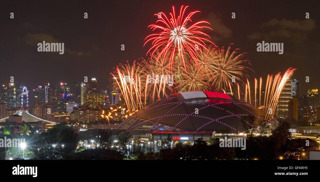 Singapore. 30th July, 2016. Fireworks light up the sky during the preview of Singapore's National Day Parade held at Singapore National Stadium, July 30, 2016. Singapore will celebrate the 51st anniversary of its independence on Aug. 9. Credit:  Then Chih Wey/Xinhua/Alamy Live News Stock Photo