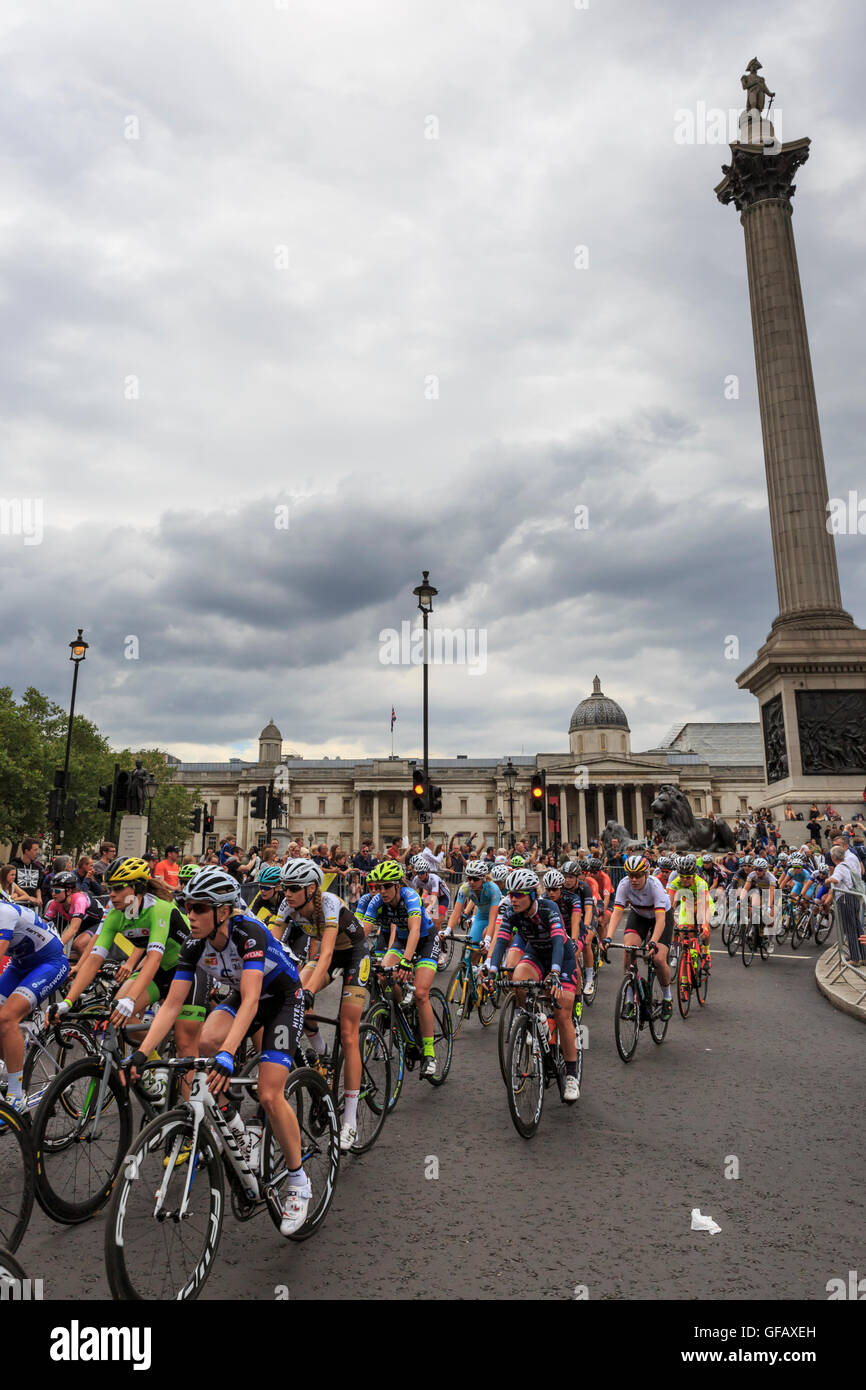 London, UK, 30 July 2016. Prudential RideLondon Classique. The peloton pass Nelson's Column and Trafagar Square during the RideLondon Classique - a 66km race which forms part of the UCI Women's World Tour. Credit:  Clive Jones/Alamy Live News Stock Photo