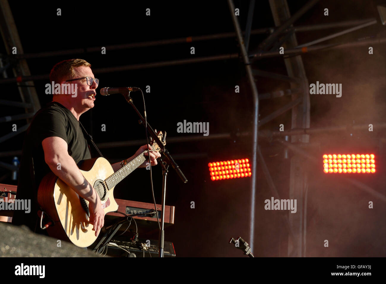 Carfest North, Bolesworth, Cheshire, UK. 30th July 2016. The Proclaimers performing on the main stage. The event is the brainchild of Chris Evans and features 3 days of cars, music and entertainment with profits being donated to the charity Children in Need. Andrew Paterson/Alamy Live News Stock Photo