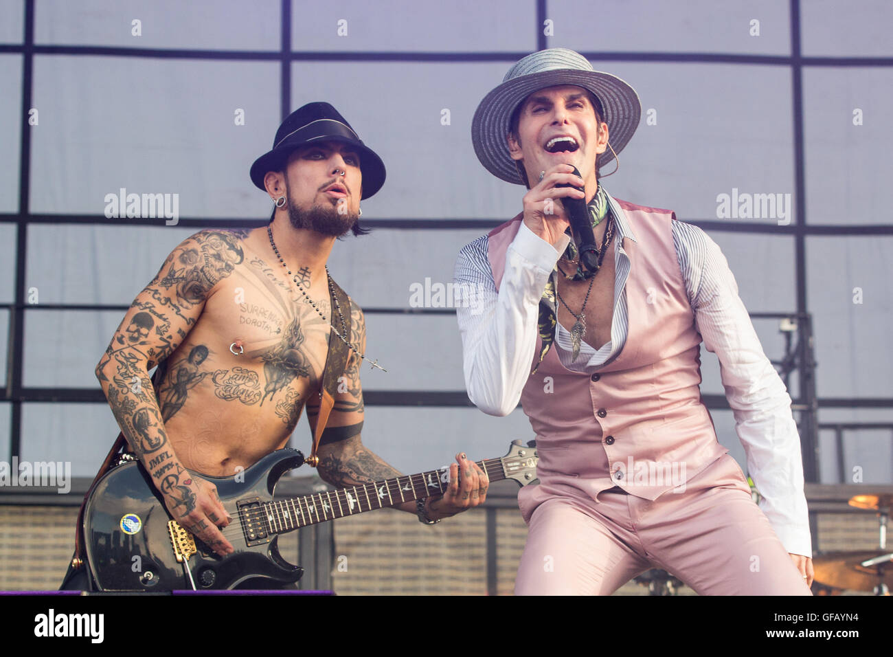 Chicago, Illinois, USA. 30th July, 2016. DAVE NAVARRO and PERRY FARRELL of Jane
