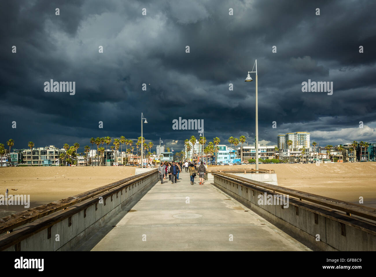 Dark storm clouds over the fishing pier and beach in Venice Beach, Los ...