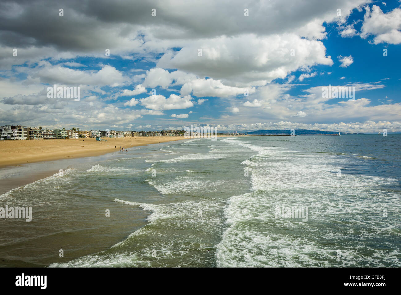 View of the Pacific Ocean and beach in Venice Beach, Los Angeles ...