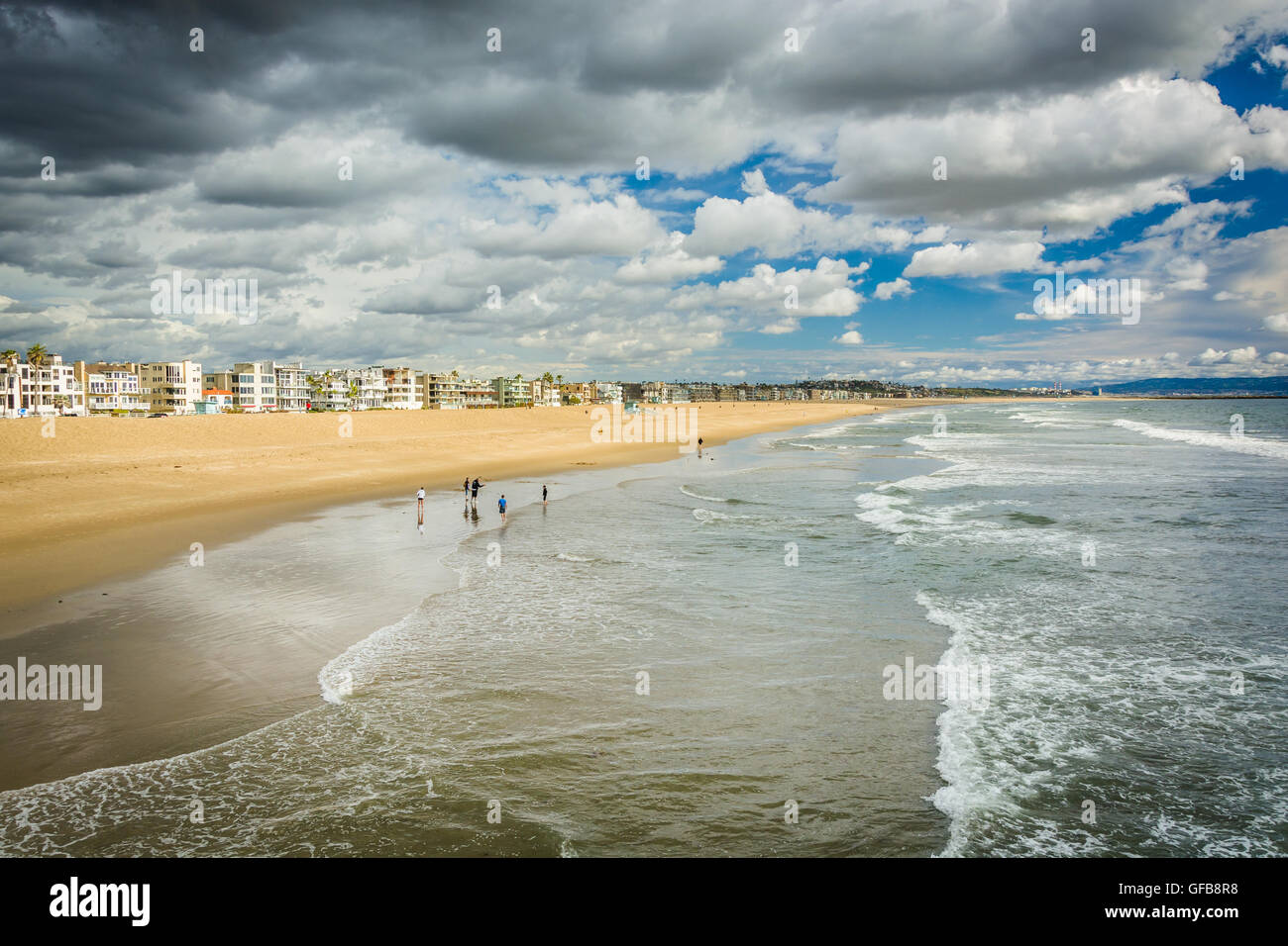 View of the Pacific Ocean and beach in Venice Beach, Los Angeles ...