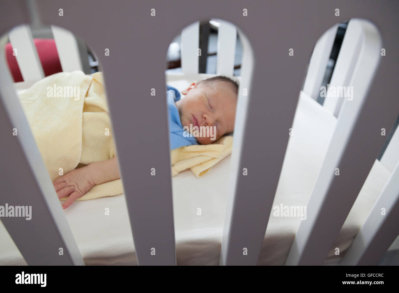 Infant sleeping in white crib hi-res stock photography and images - Alamy