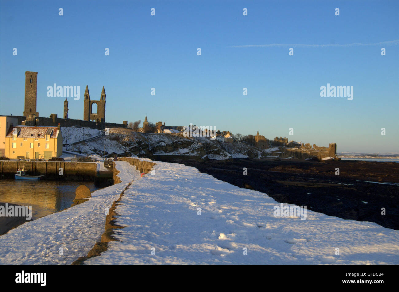 View of St Andrews from the pier in the snow, St Andrews, Fife, Scotland Stock Photo
