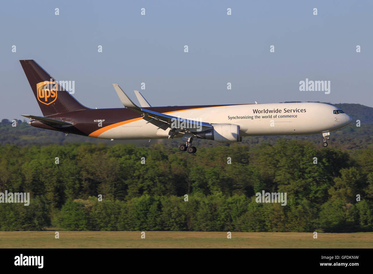 Köln/Germany march 12, 2016 Boeing 767 from UPS landing at Köln Airport Stock Photo Alamy