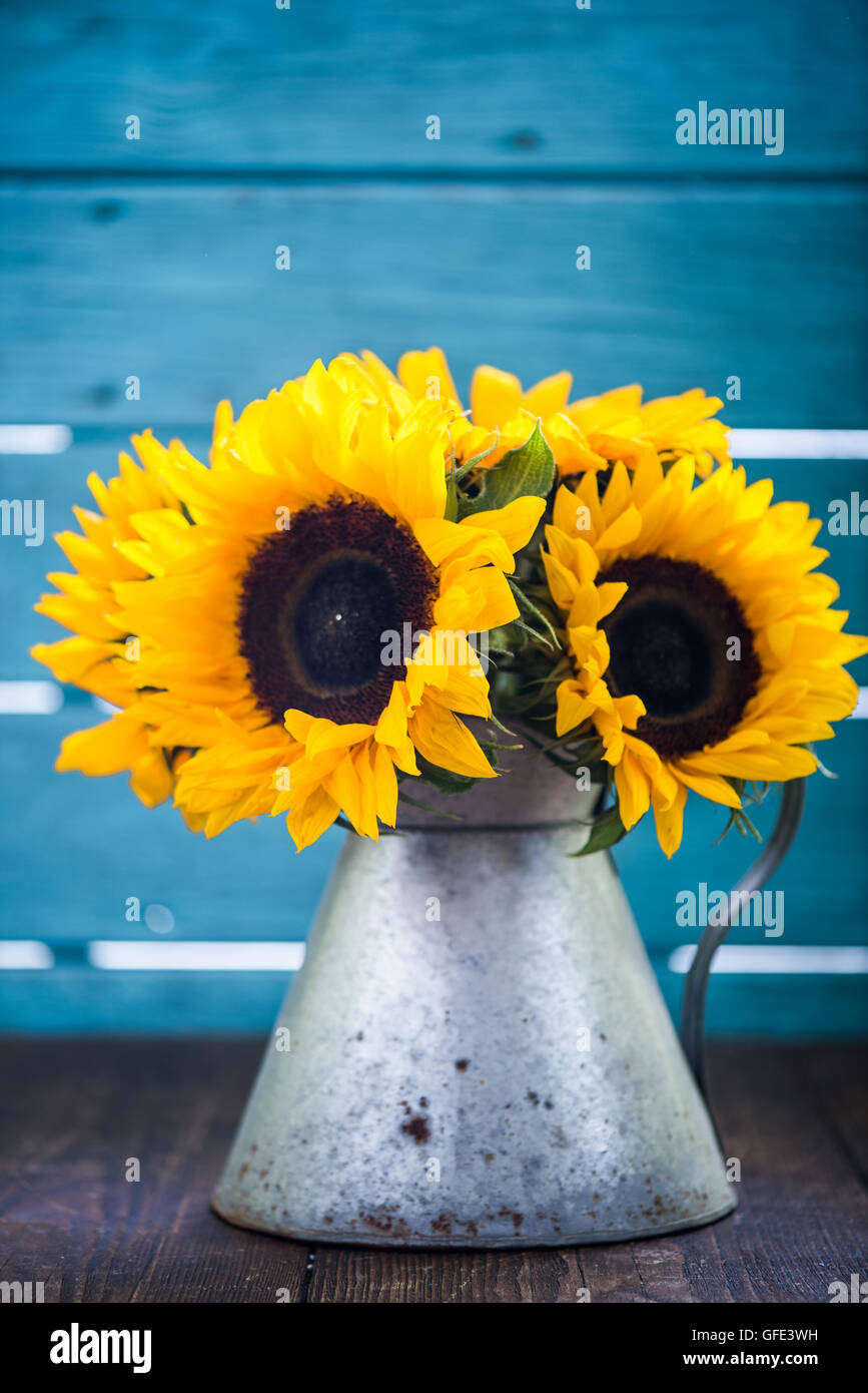 sunflowers bouquet in vintage vase on wooden table Stock Photo - Alamy