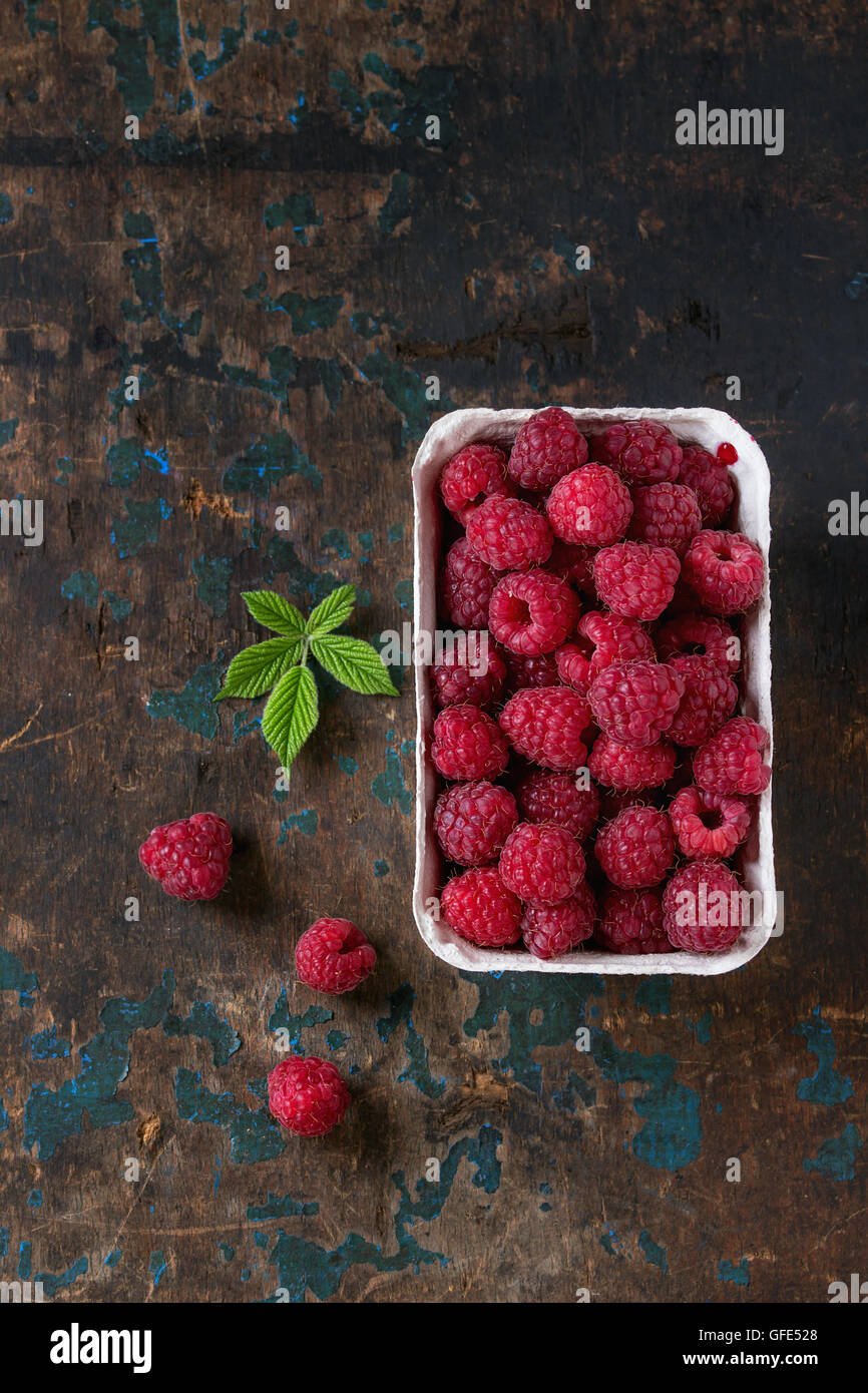 Box of raspberries Stock Photo - Alamy